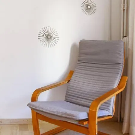 Renovated Apt-3min From Metro Station Apartment