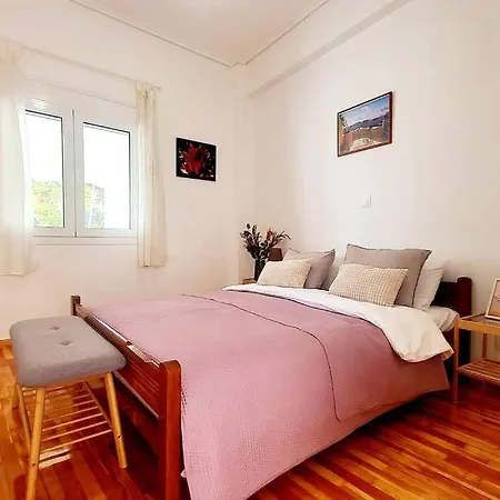 Renovated Apt-3min From Metro Station Apartment *